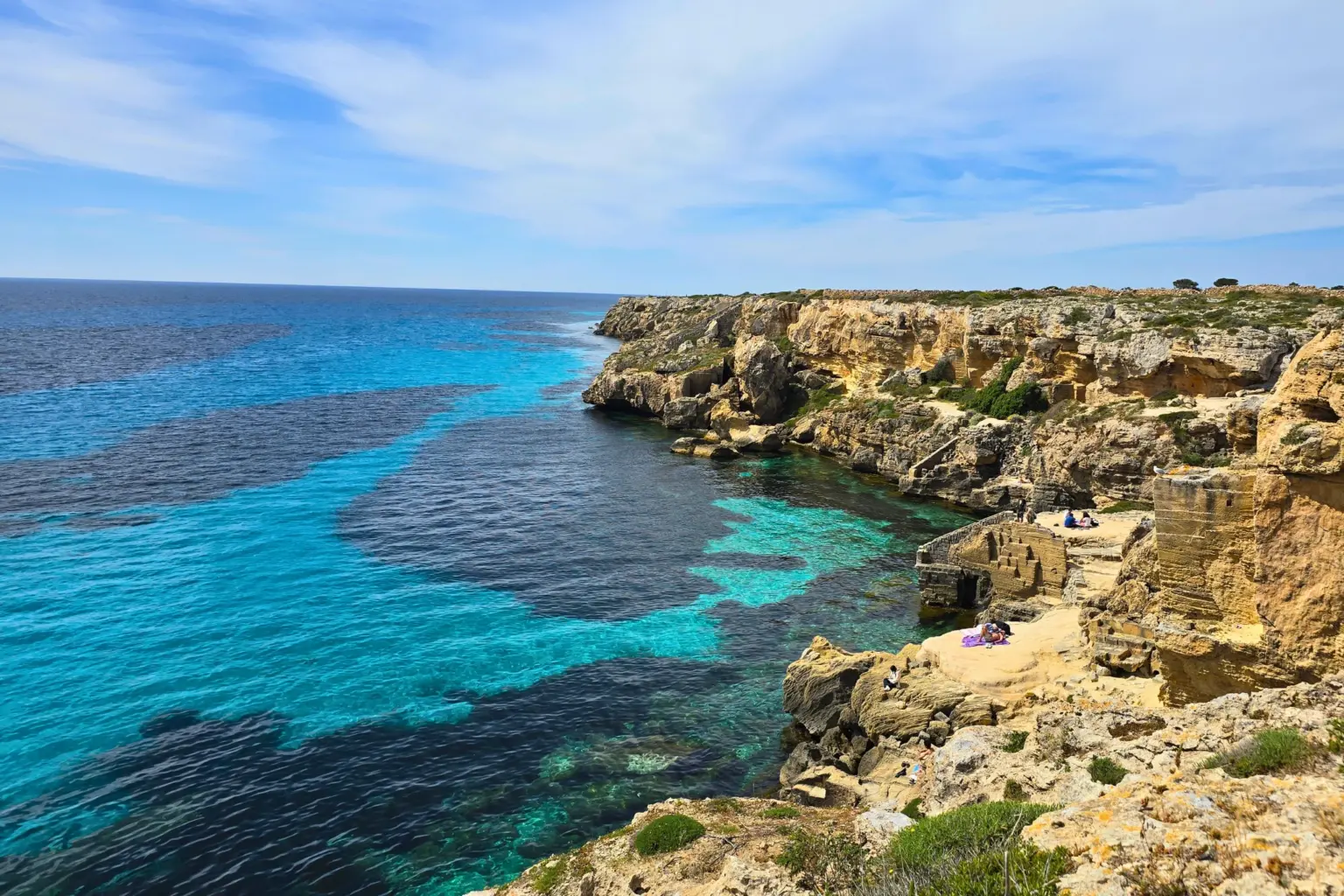 Isole Egadi viste dal mare durante un’escursione in barca da Trapani