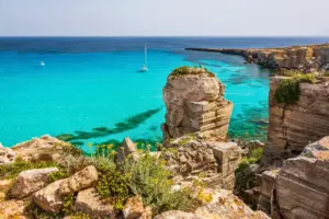 Escursioni Favignana in barca con guida locale e soste nelle cale più belle